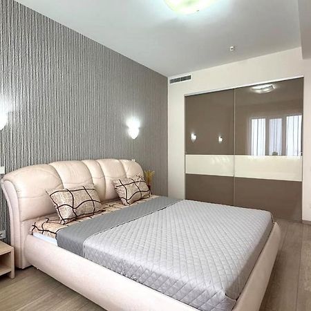 Bright House On 23 Serpnya Kharkiv Eksteriør bilde