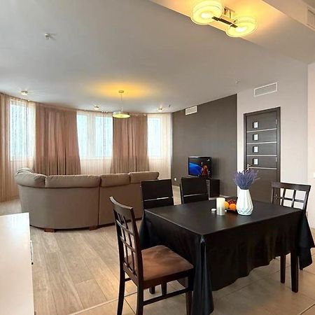 Bright House On 23 Serpnya Kharkiv Eksteriør bilde