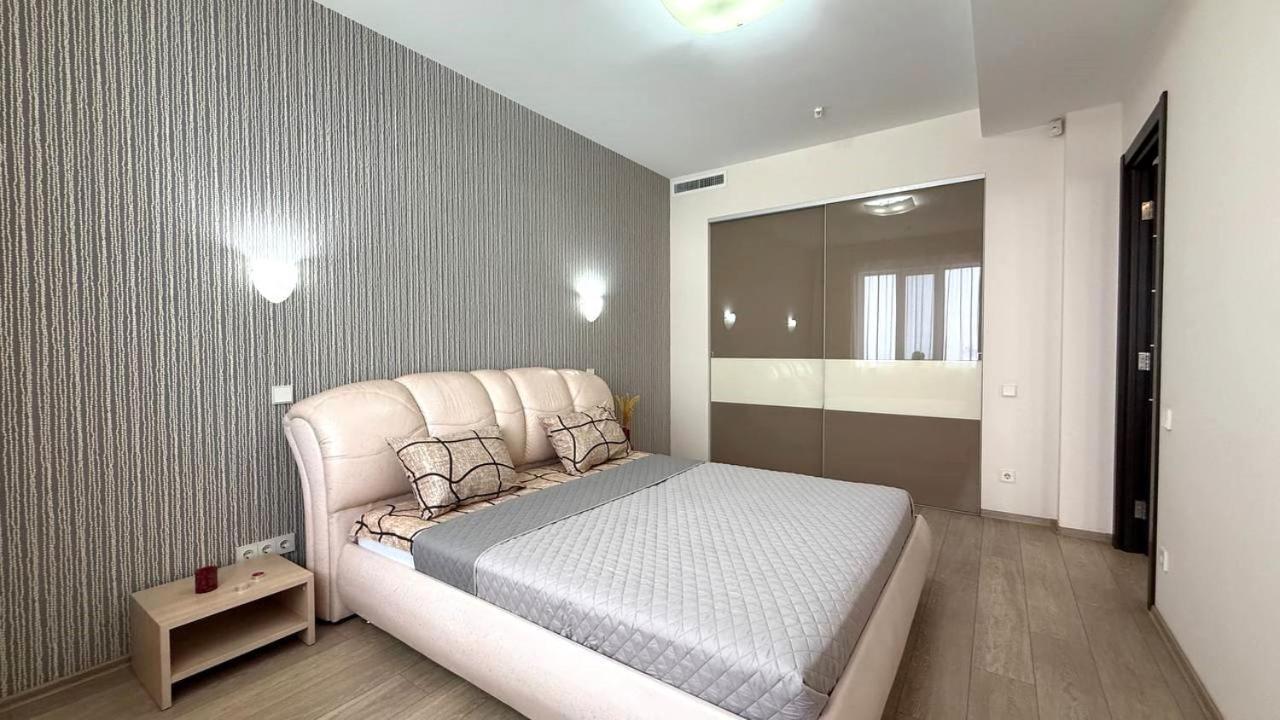 Bright House On 23 Serpnya Kharkiv Eksteriør bilde