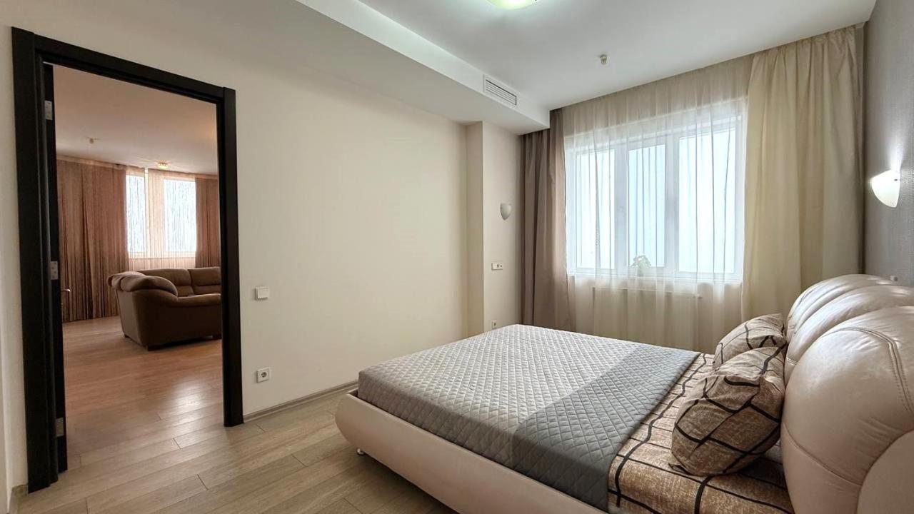 Bright House On 23 Serpnya Kharkiv Eksteriør bilde