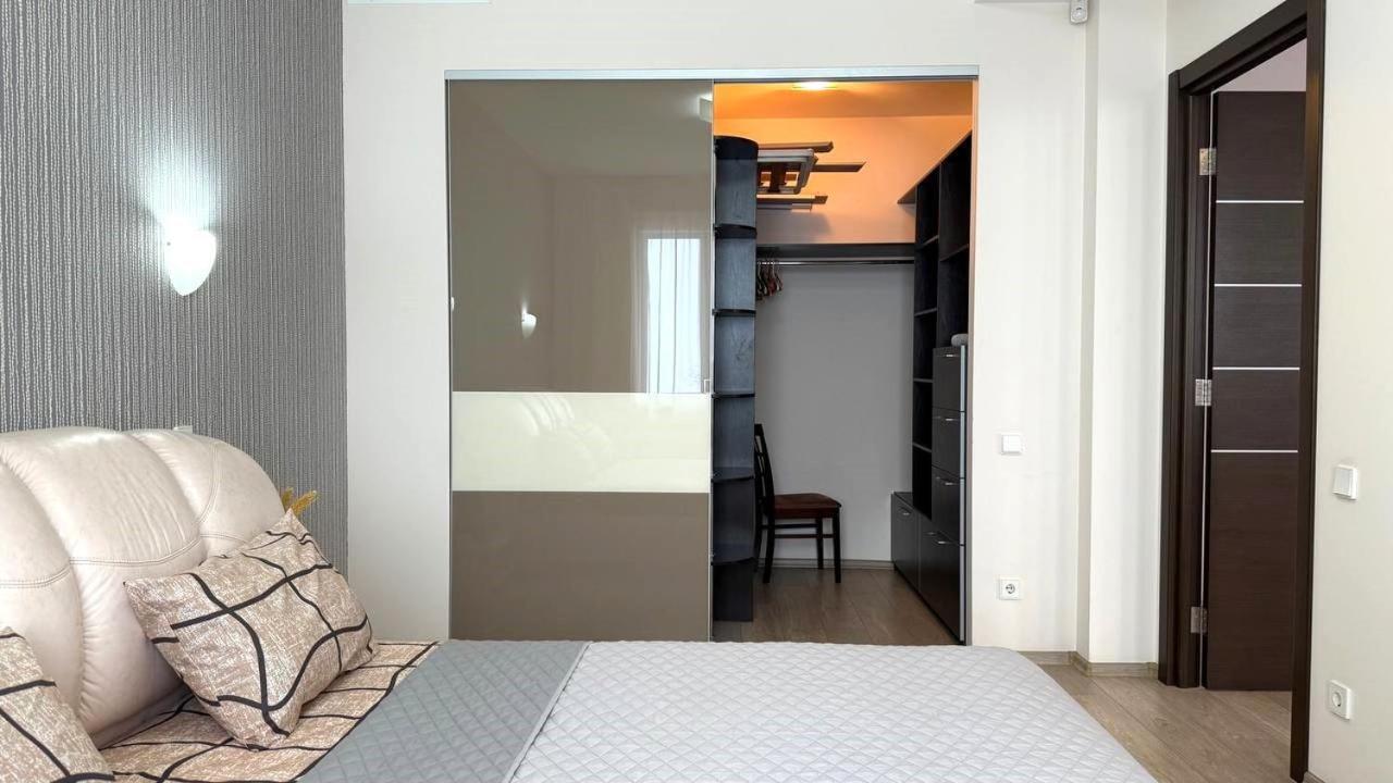 Bright House On 23 Serpnya Kharkiv Eksteriør bilde