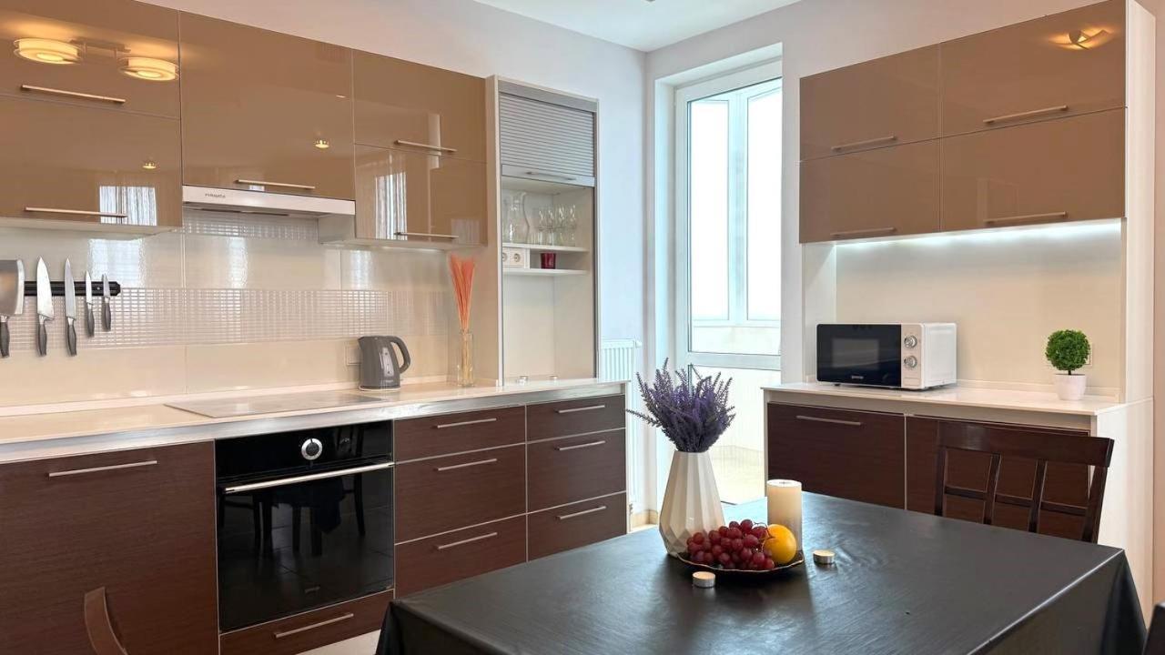 Bright House On 23 Serpnya Kharkiv Eksteriør bilde