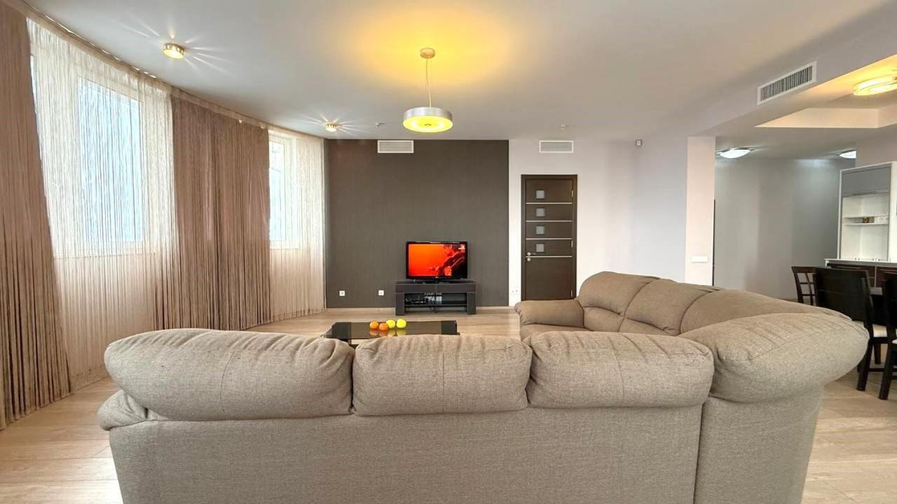 Bright House On 23 Serpnya Kharkiv Eksteriør bilde