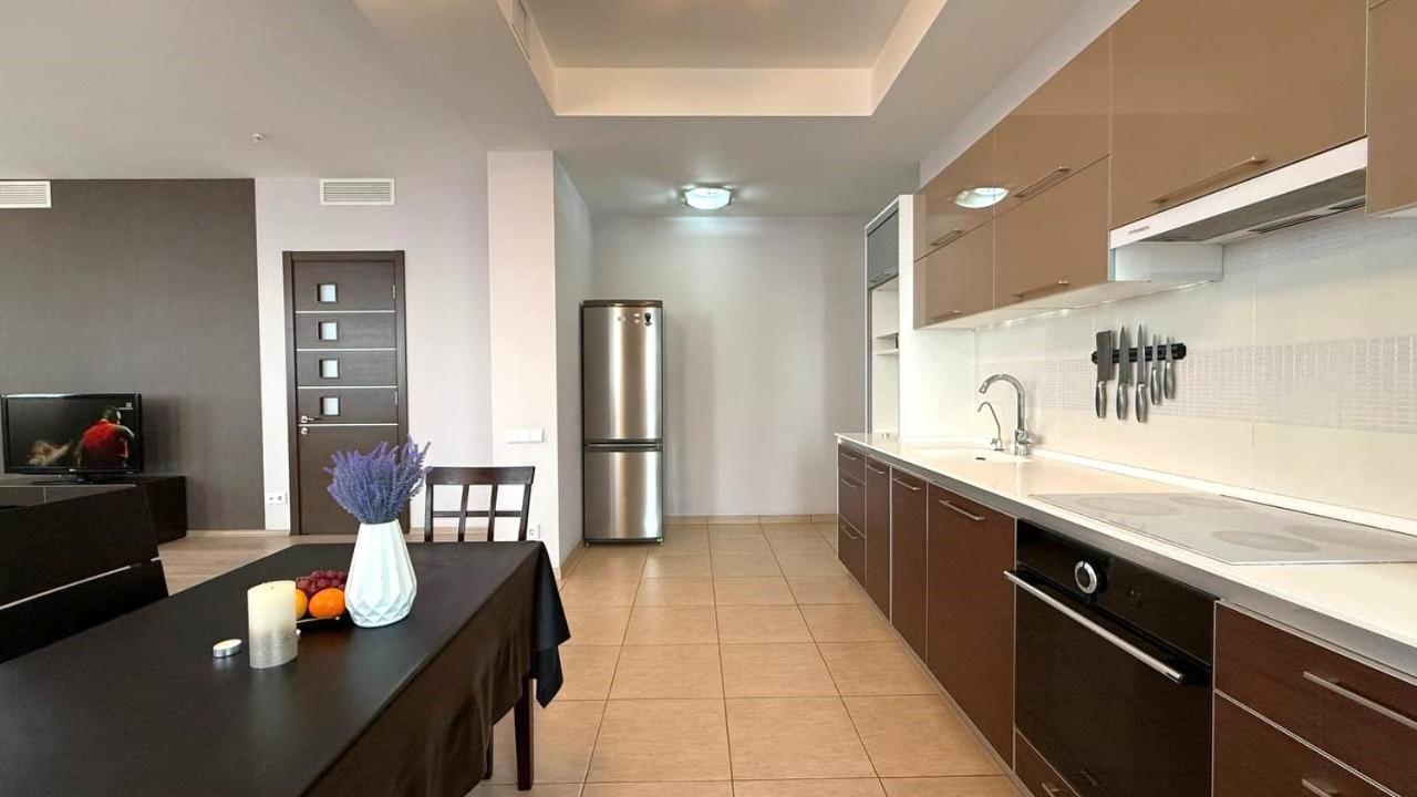 Bright House On 23 Serpnya Kharkiv Eksteriør bilde