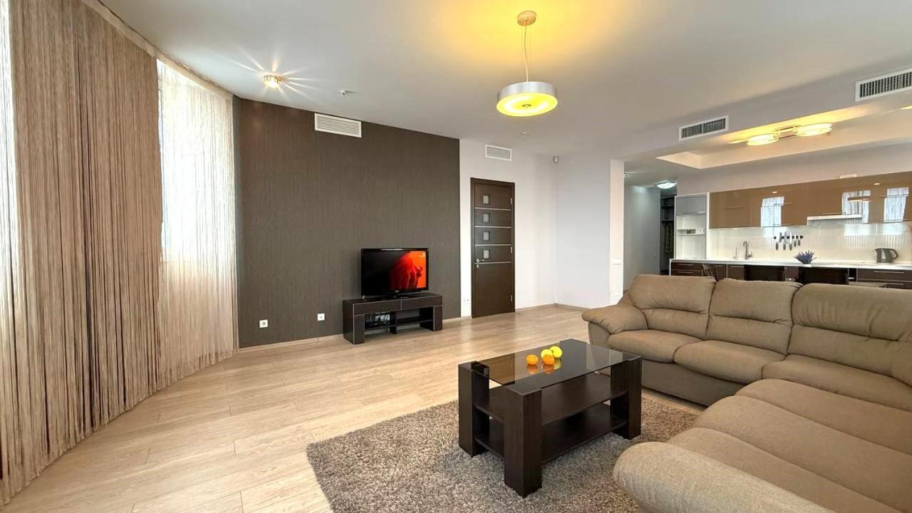 Bright House On 23 Serpnya Kharkiv Eksteriør bilde